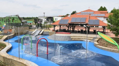 Új vizes játszótér telepítés